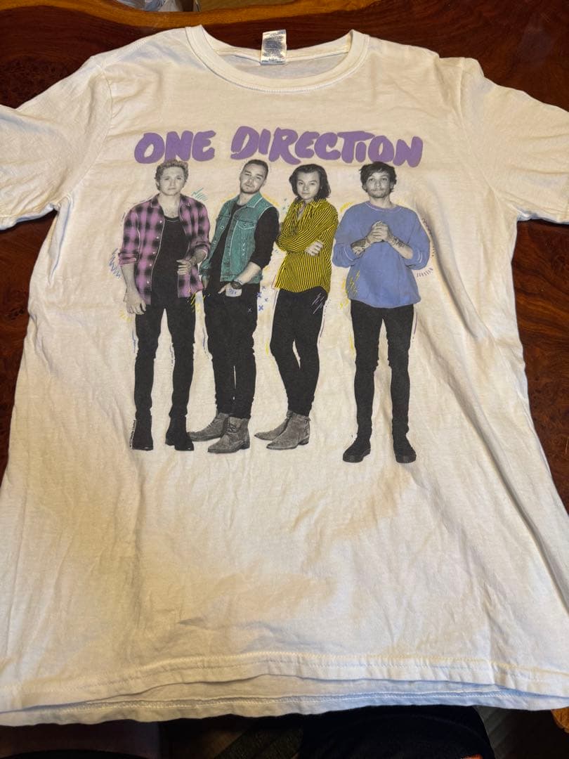 ワンダイレクションGILDAN白正規オリジナルツアーT、Mコピーライト入り