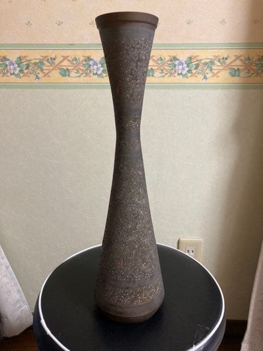 中国美術　古銅製　骨董品　中国花瓶　　　鉄製手彫り花瓶　壺　アンティーク