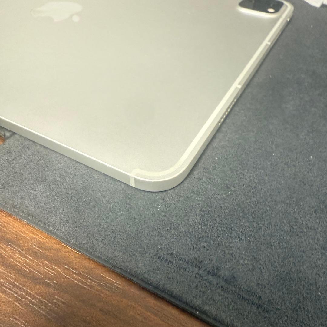 (ほぼ新品未使用)iPad Pro 11インチ 4th gen シルバー