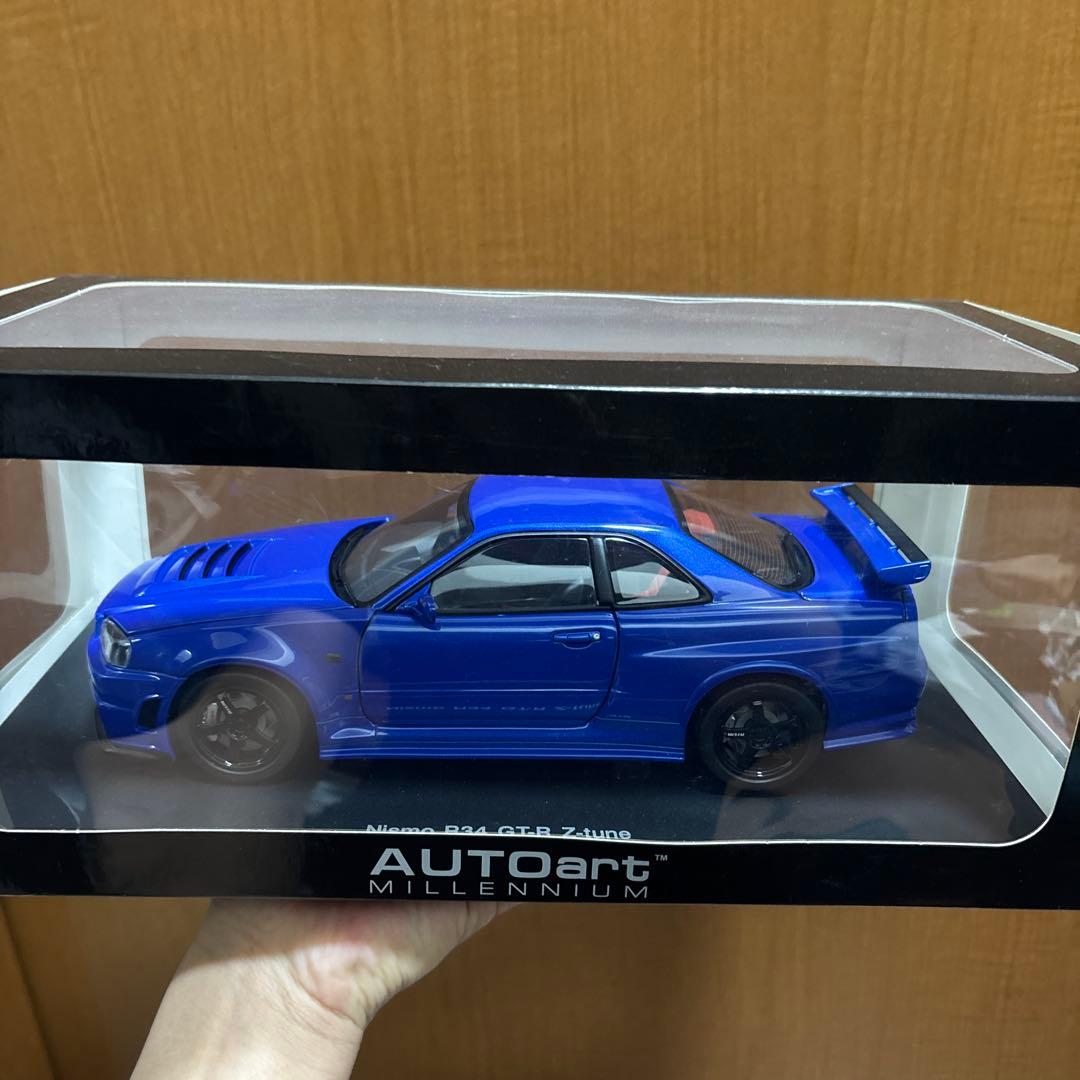 ミニカー AUTOart Nissan Skyline GT-R R34 1/18