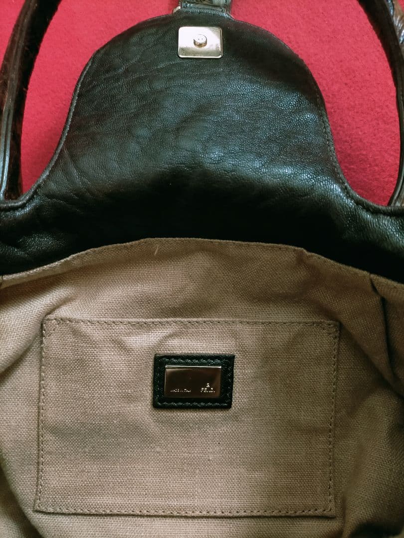 FENDI フェンディ ズッカ柄のスパイバッグ