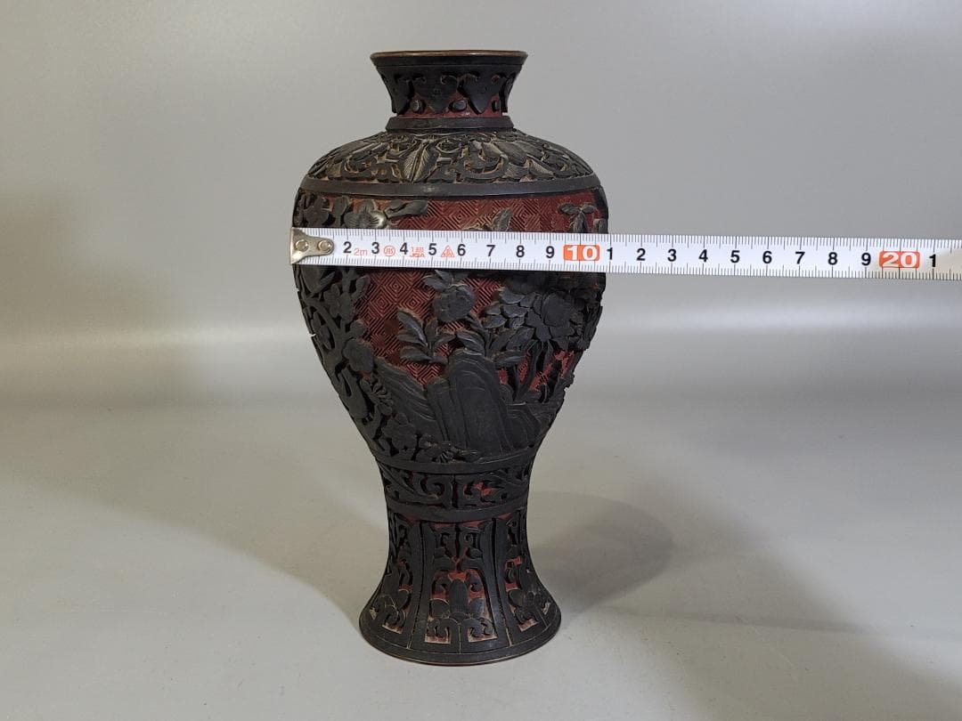 中国 古い 堆黒朱 刻草花紋 瓶 時代物