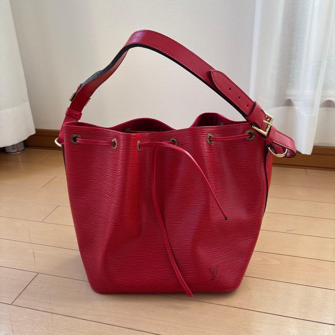 Louis Vuitton エピレザー レッドショルダーバッグ