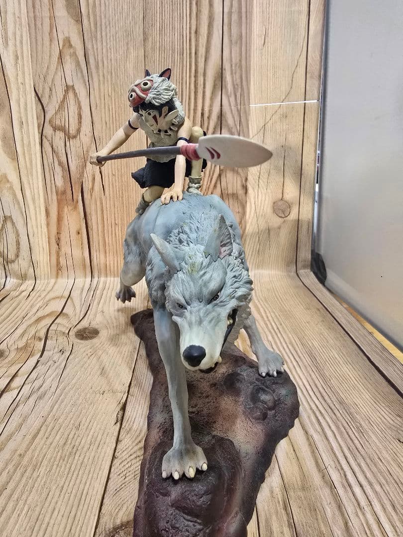 サンとオオカミのフィギュア 激レア物