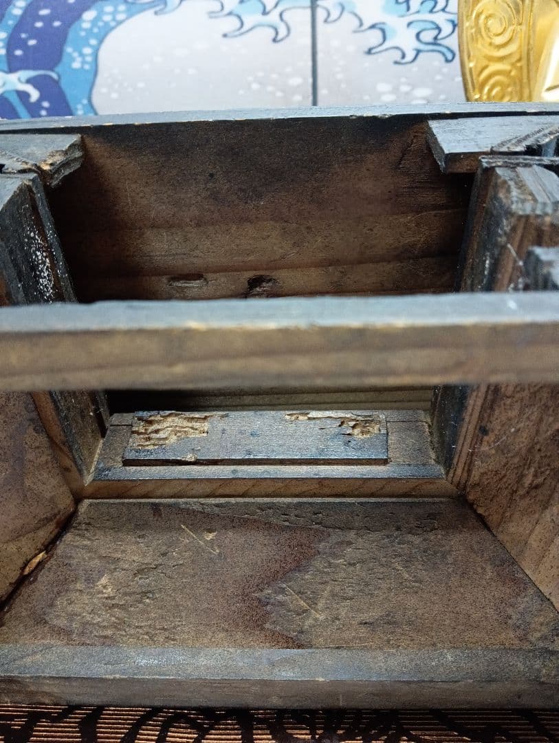 大日如来明治大正時代頃木製金箔塗座像高さ４３センチ（台座含む）台座虫喰い有り品