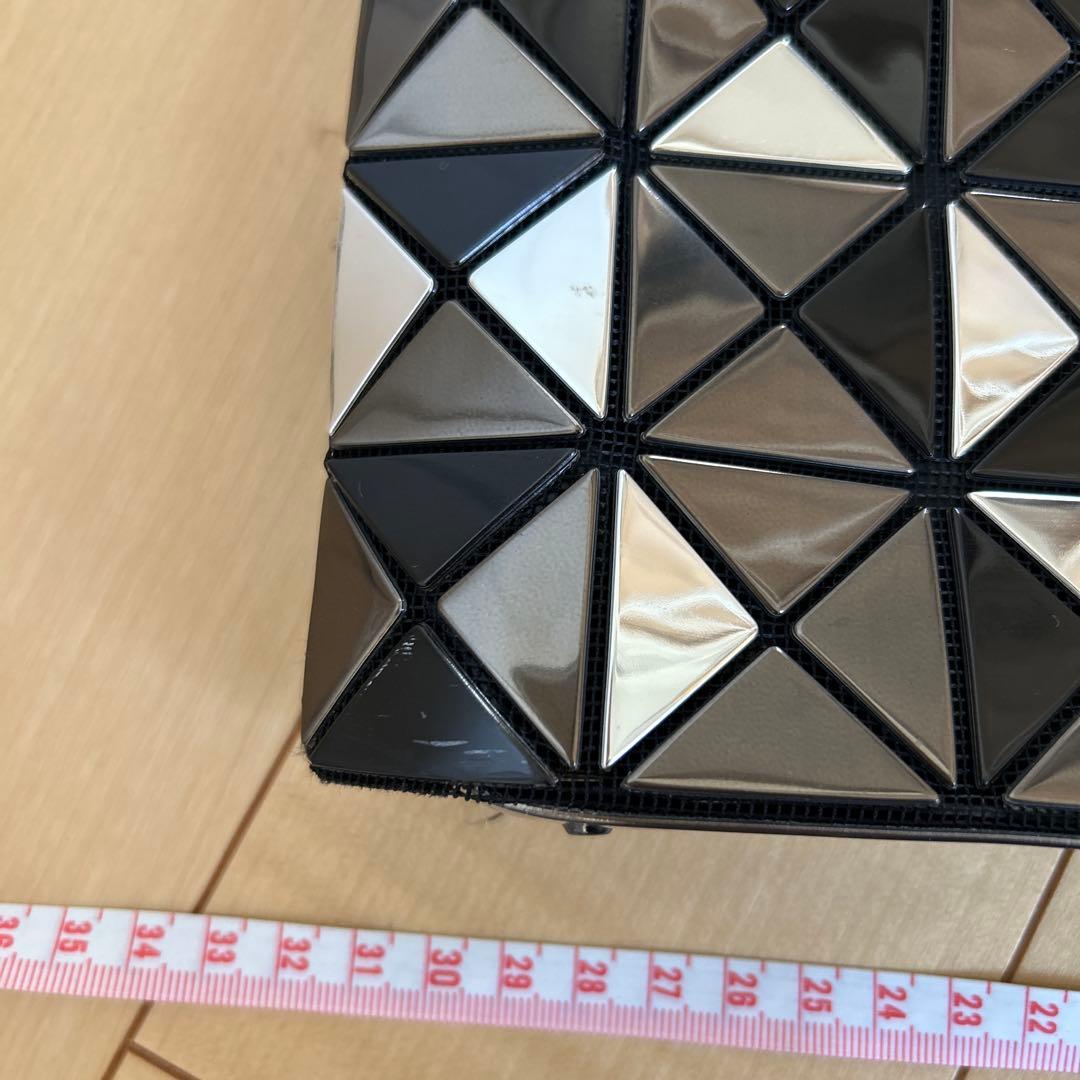 BAO BAO パーティーバッグ 三角形デザイン 黒と銀