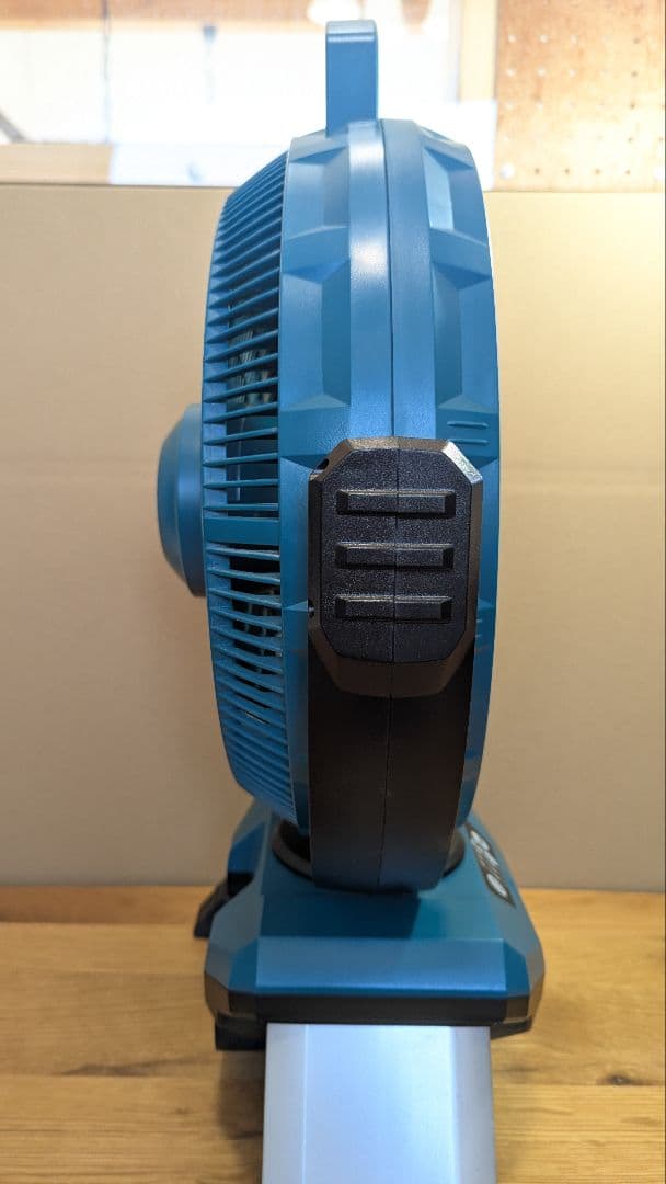 Makita マキタ 充電式産業扇 CF301D