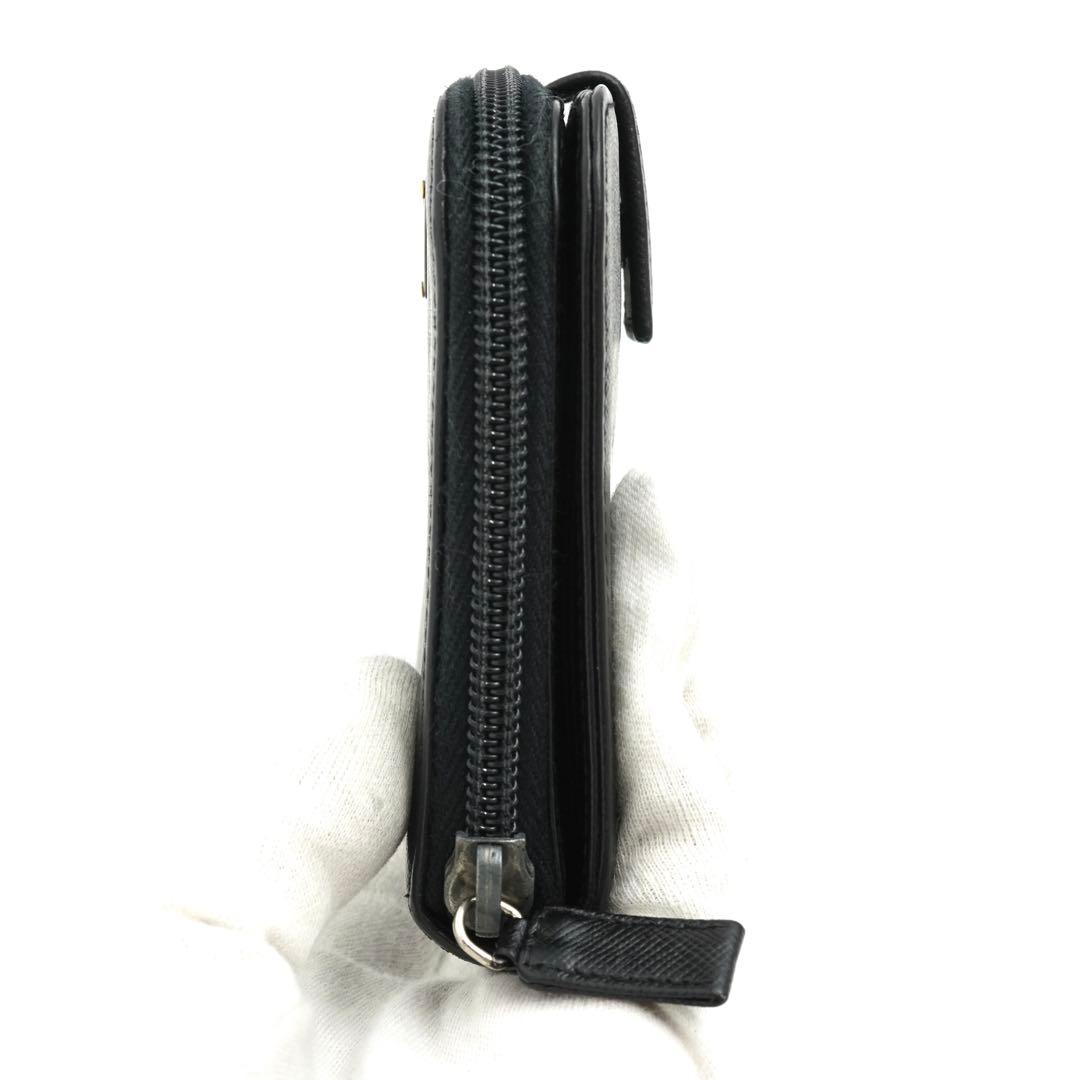 ✨未使用に近い✨　PRADA ミニ財布　サフィアーノレザー　三角プレート　黒色