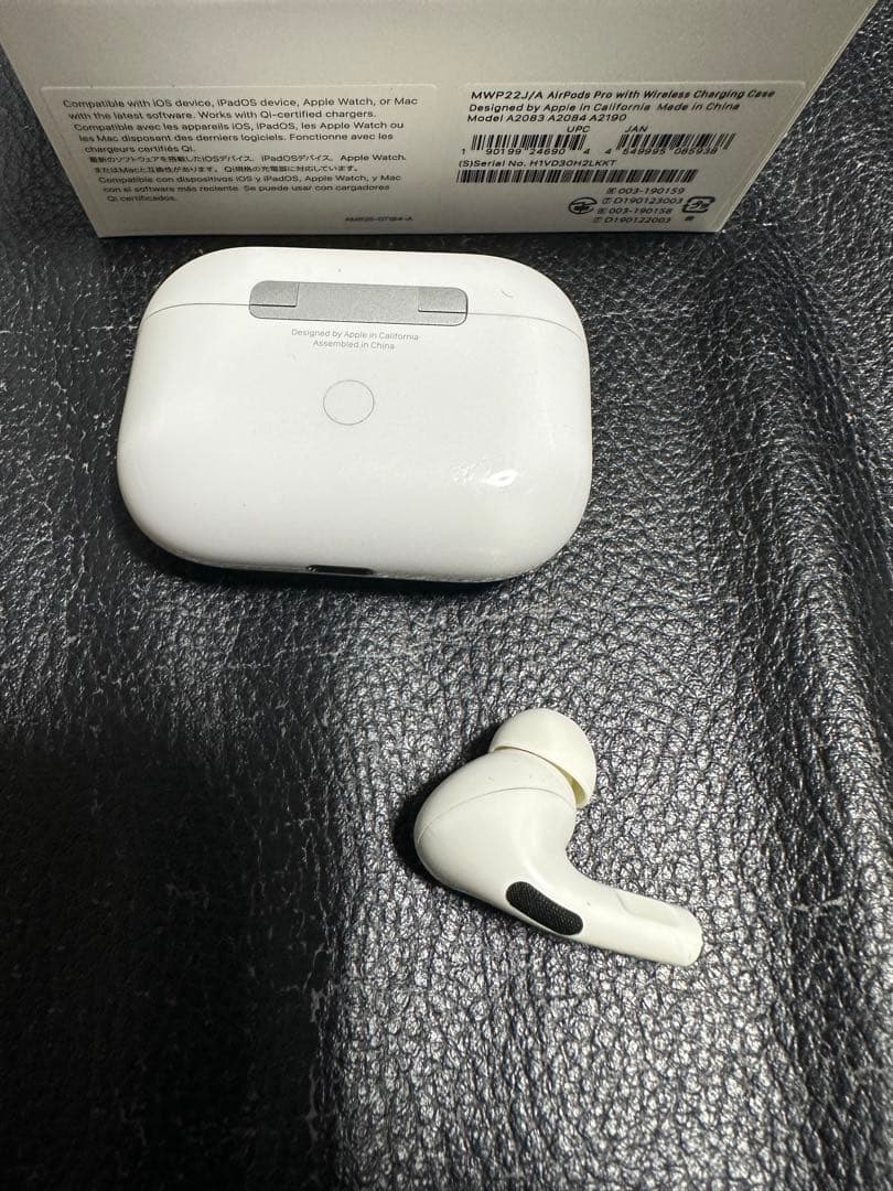 Apple AirPods Pro MWP22J/A中古右耳のみウブロケース付き