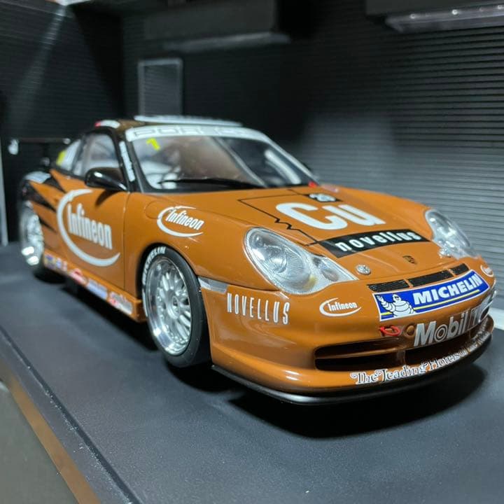 未展示品　オートアート1/18　ポルシェ911GT3R アジアンカレラカップ