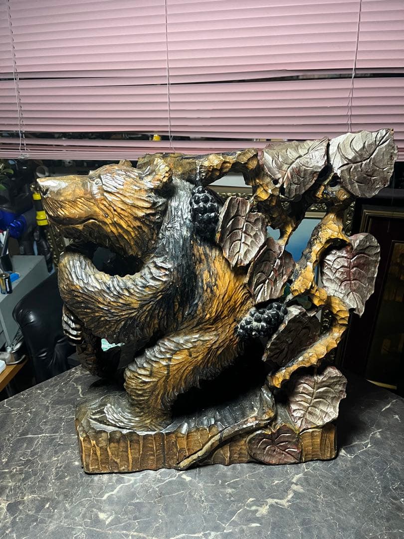 熊の木彫り、木彫り熊、熊の一刀彫、 アイヌ木彫り、アイヌ工芸品