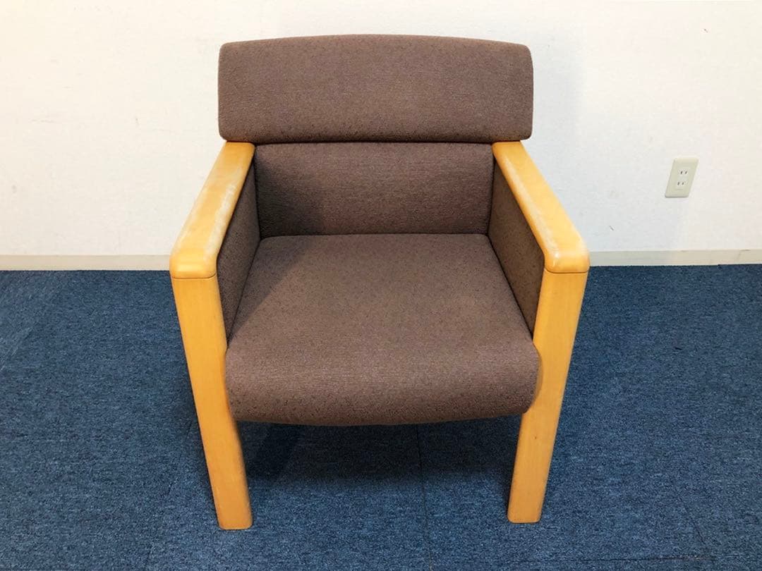 okamura 超高級1人用ソファ 布張りブラウン生地　イージーチェア脚メープル