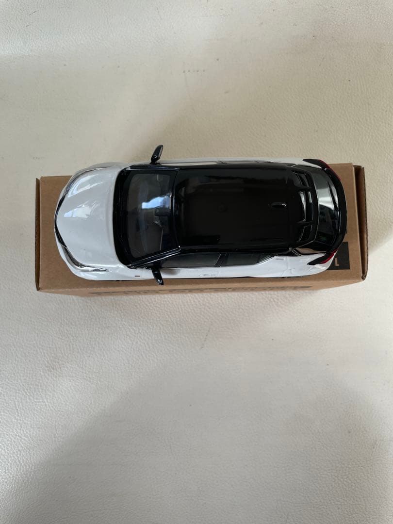 トヨタ C-HR GRスポーツ ⑦ 2NA 黒×ホワイトパールクリスタルシャイン