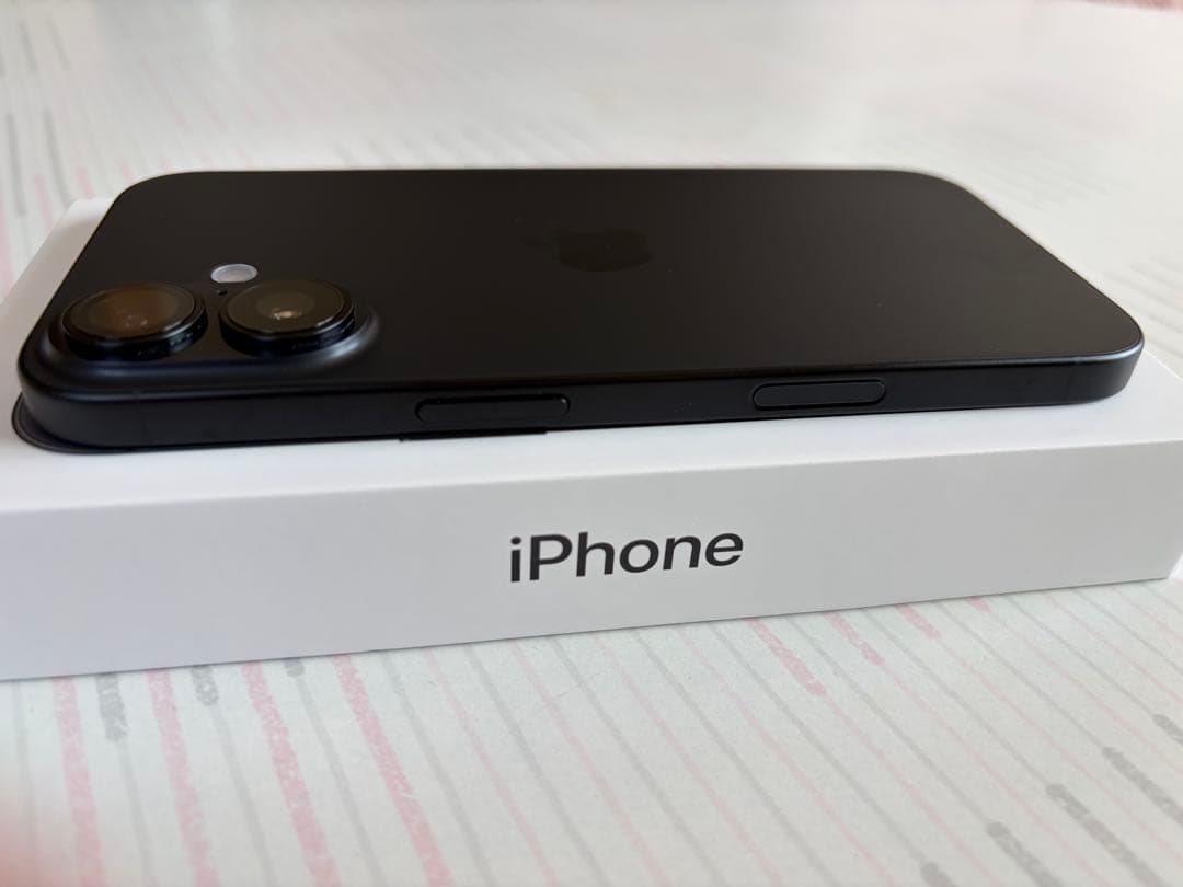 【極美品】iPhone16 SIMフリー 128GB ブラック オマケつき