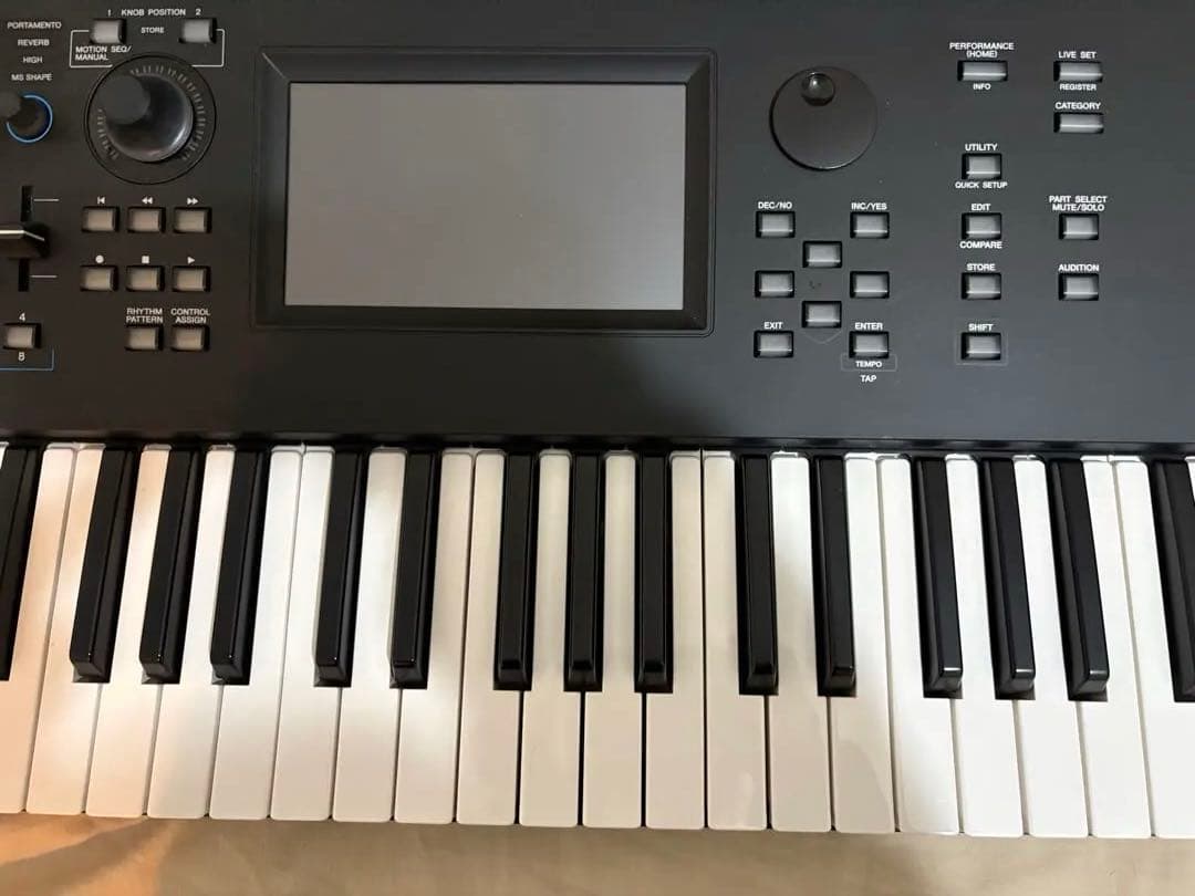 Yamaha MODX7＋ シンセサイザー