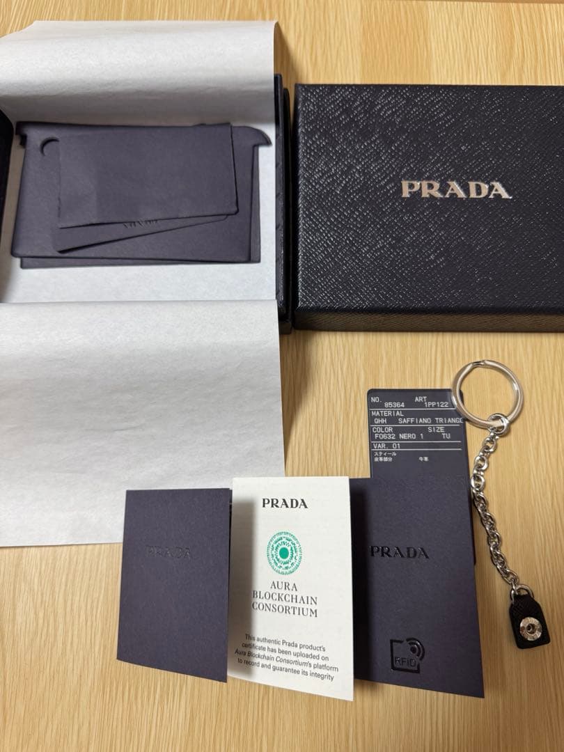 プラダ　サフィアーノトライアングル キーケース