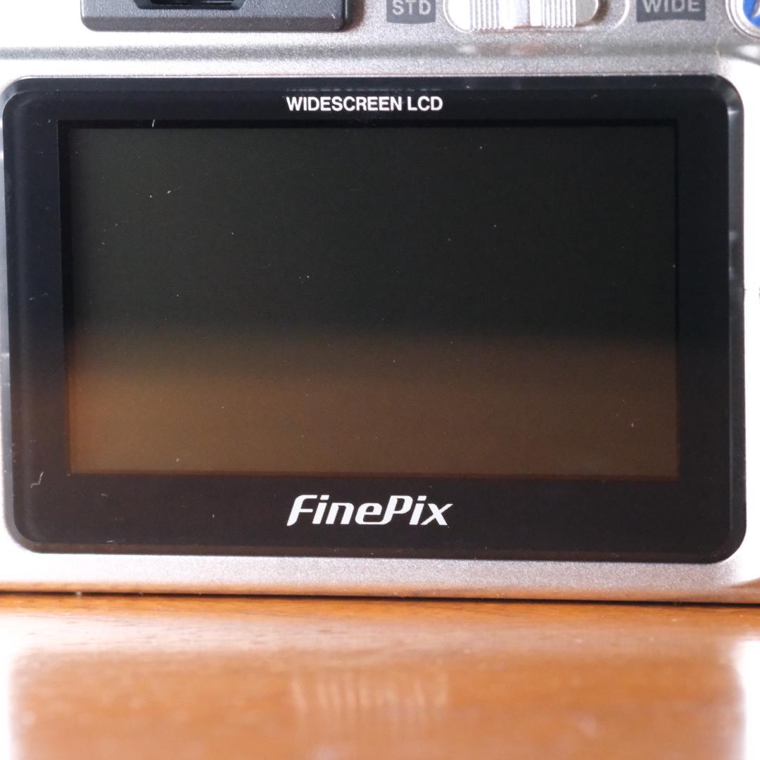 d*7様 FUJIFILM　Finepix　F810　超美　ちょい残念　カードも