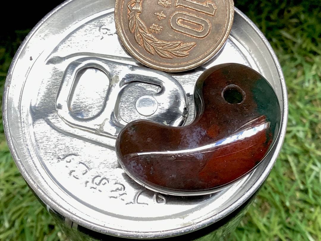 ✳出雲勾玉　1万個に1個しか無いレア勾玉‼️花仙山瑪瑙*芯部位の超極上色彩　鑑別書