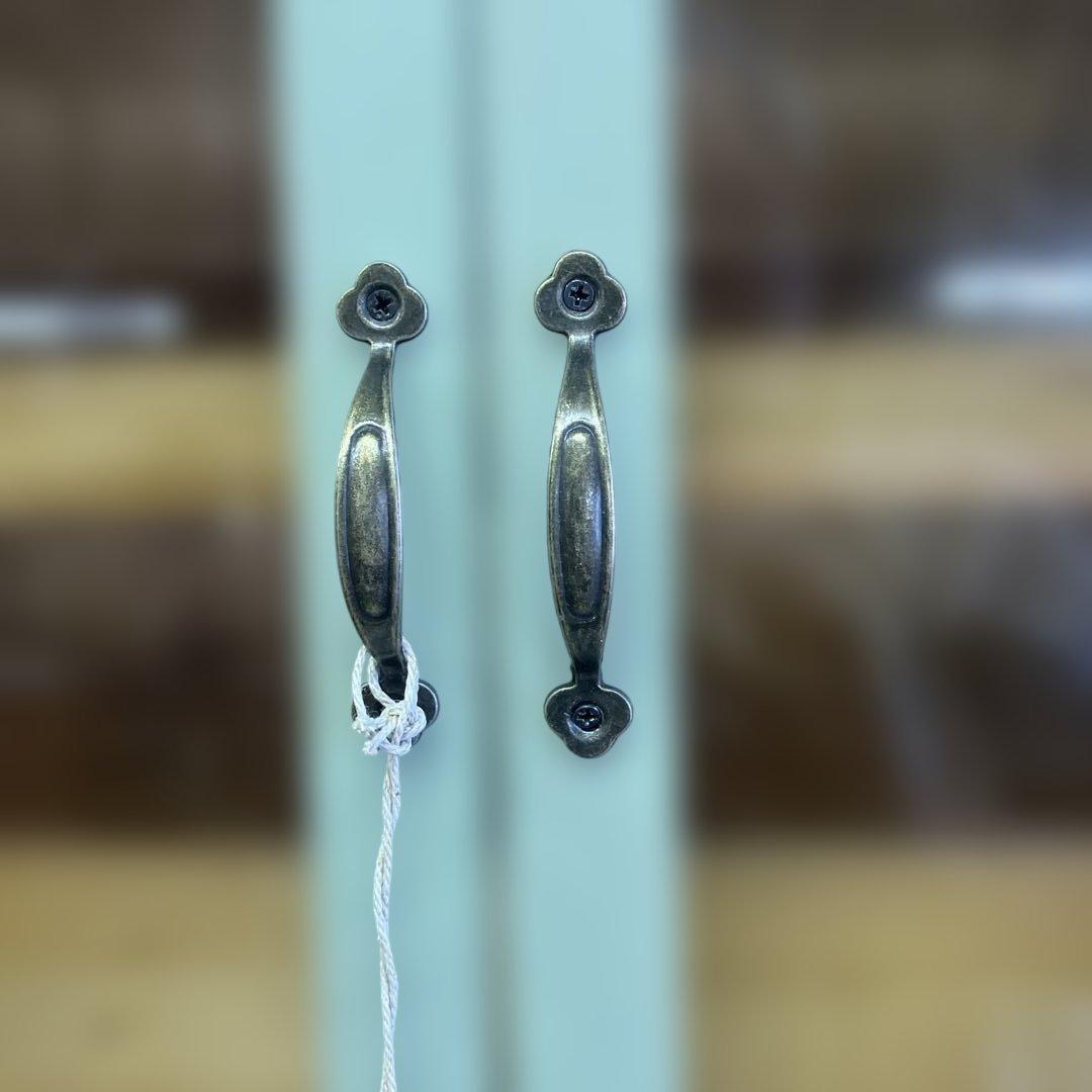 アンティークなガラス扉のキャビネット6ドロワー ミントグリーン木製キャビネット