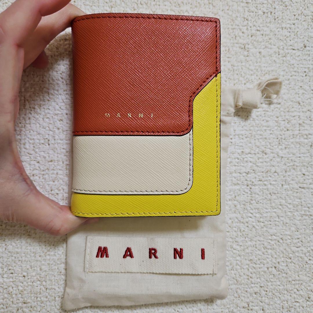 年末限定、売り切りsale‼️マルニ バイカラー2つ折り財布