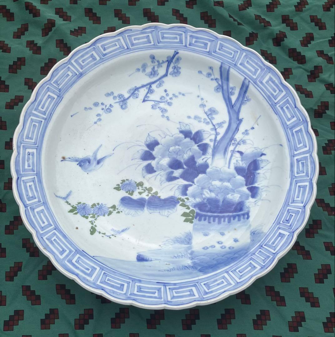 旧家蔵出し品　古伊万里　古い大皿　千鳥柄の鉢に植えられた牡丹梅　飾り皿