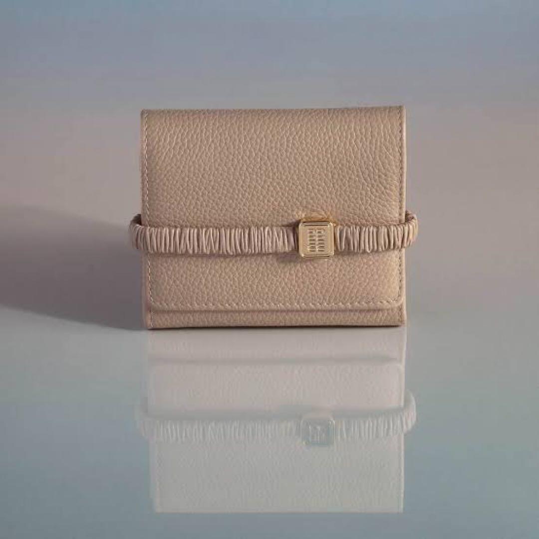 miumiu 財布 二つ折り ベージュ