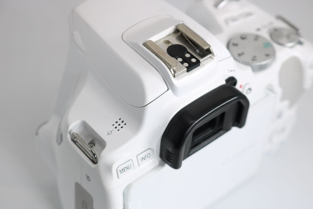 美品 【Canon EOS Kiss X10 ダブルレンズセット】 安心保証あり