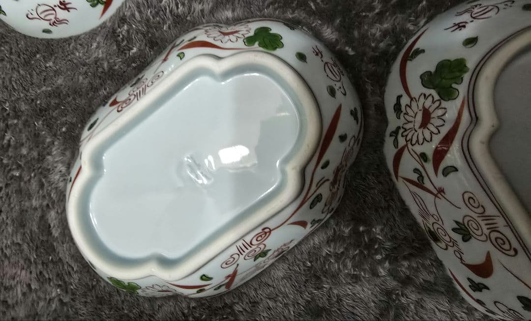 古伊万里の伊万里焼の染め付けがあり美しいお皿です