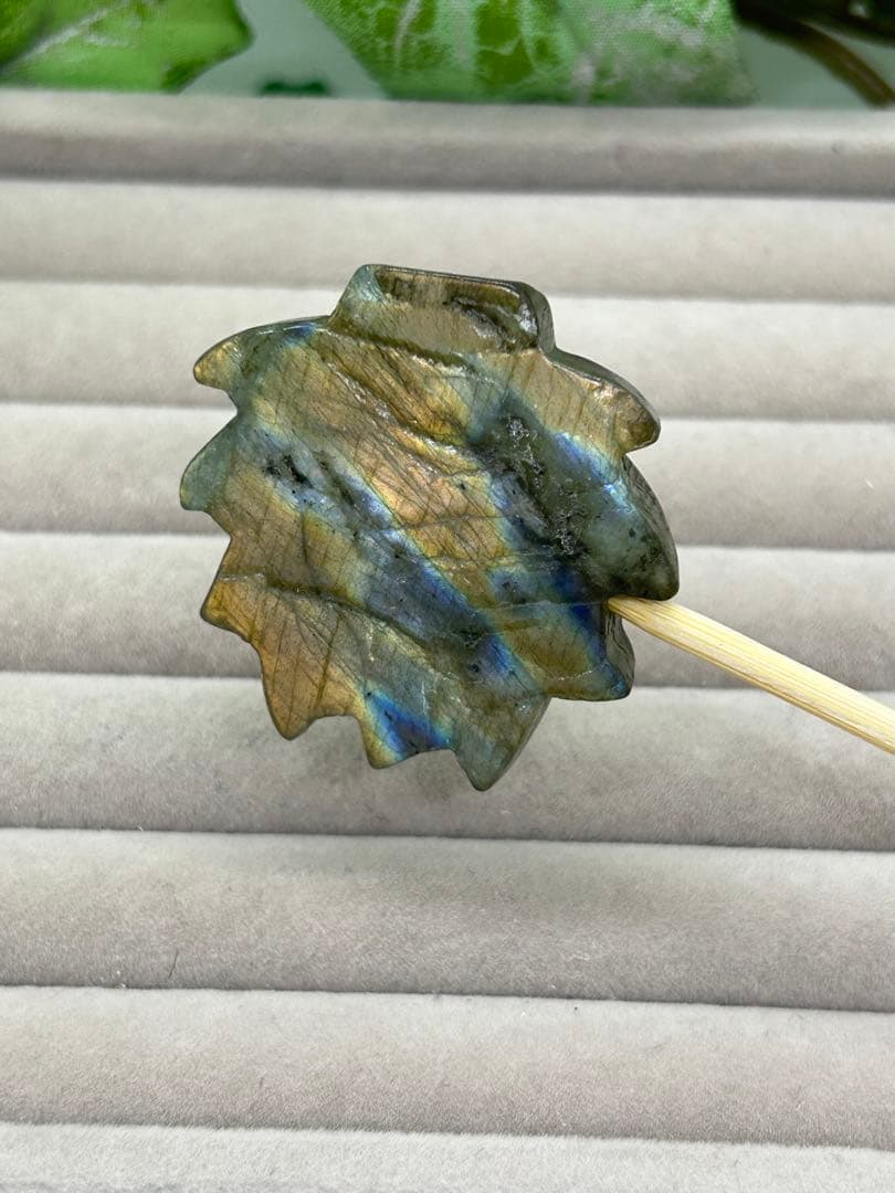 天然石ラブラドライト　きつねパーツ　No.1339