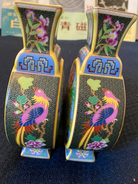 乾隆年製款、花鳥花紋扁瓶一对、二つ、箱付き