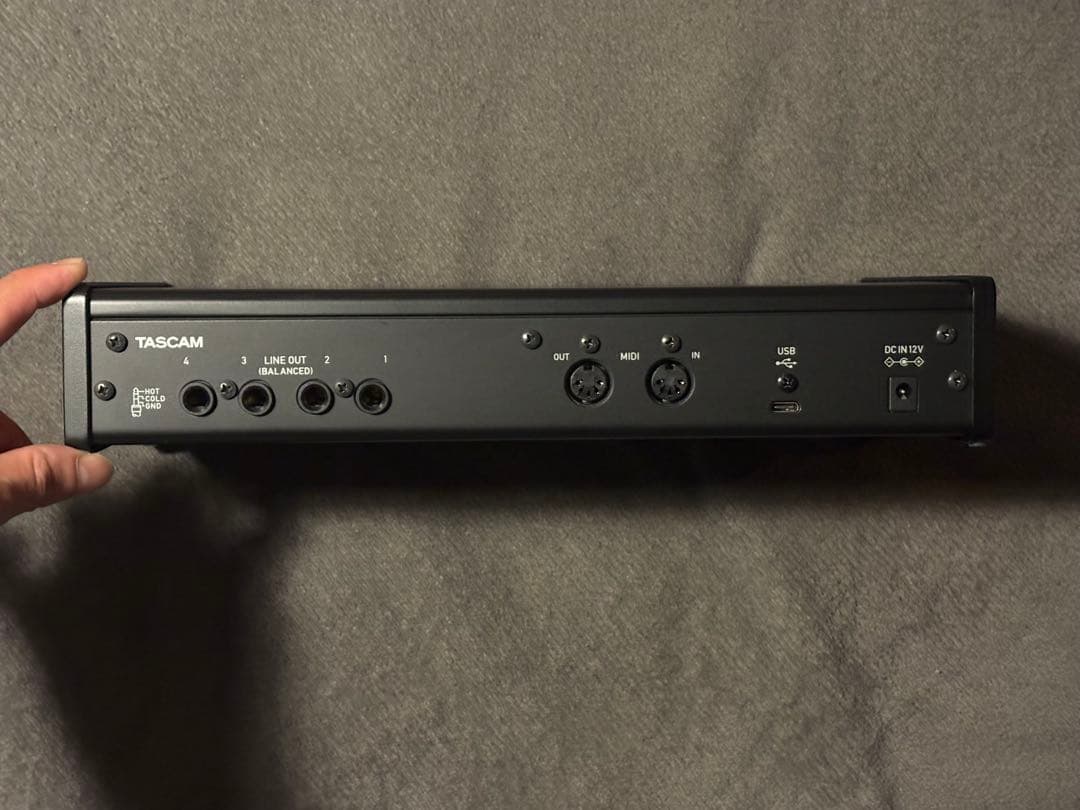 TASCAM US-4x4HR オーディオインターフェイス