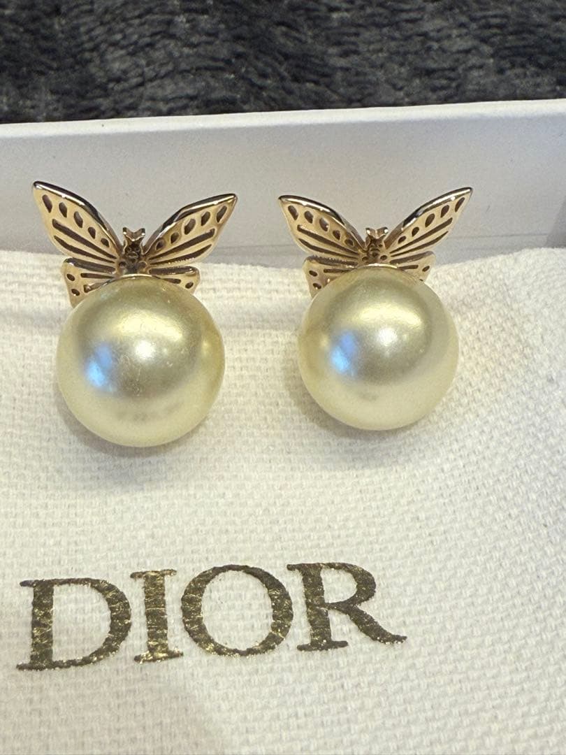 Dior 蝶モチーフ パールピアス