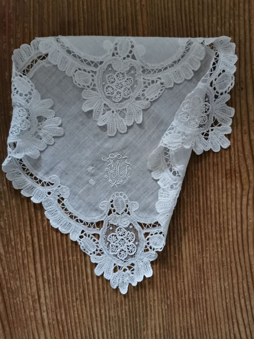 アンティーク ポワンドガーズ ブリュッセルデュセスレースハンカチ イニシャル刺繍