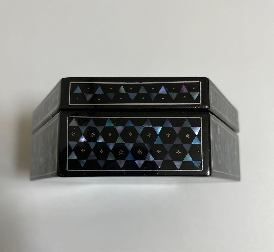螺鈿細工 小物入れ　美術品　アンティーク　工芸品　螺鈿