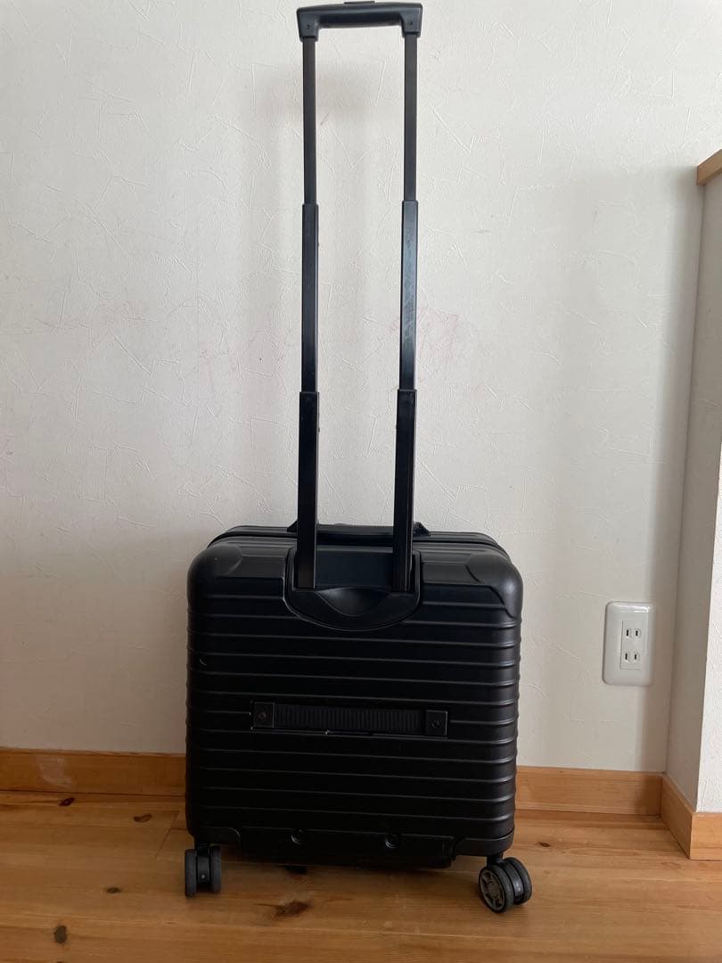 RIMOWA(リモワ サルサ）　27L　キャリーケース　４輪