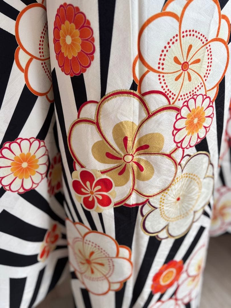 ⭐️振袖フルセット　正絹振袖　成人式　白・黒地系　【最終価格です！】