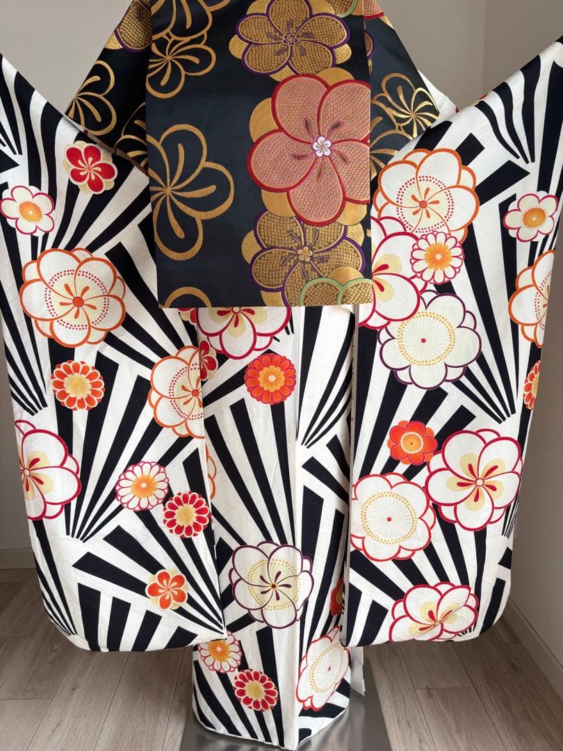 ⭐️振袖フルセット　正絹振袖　成人式　白・黒地系　【最終価格です！】