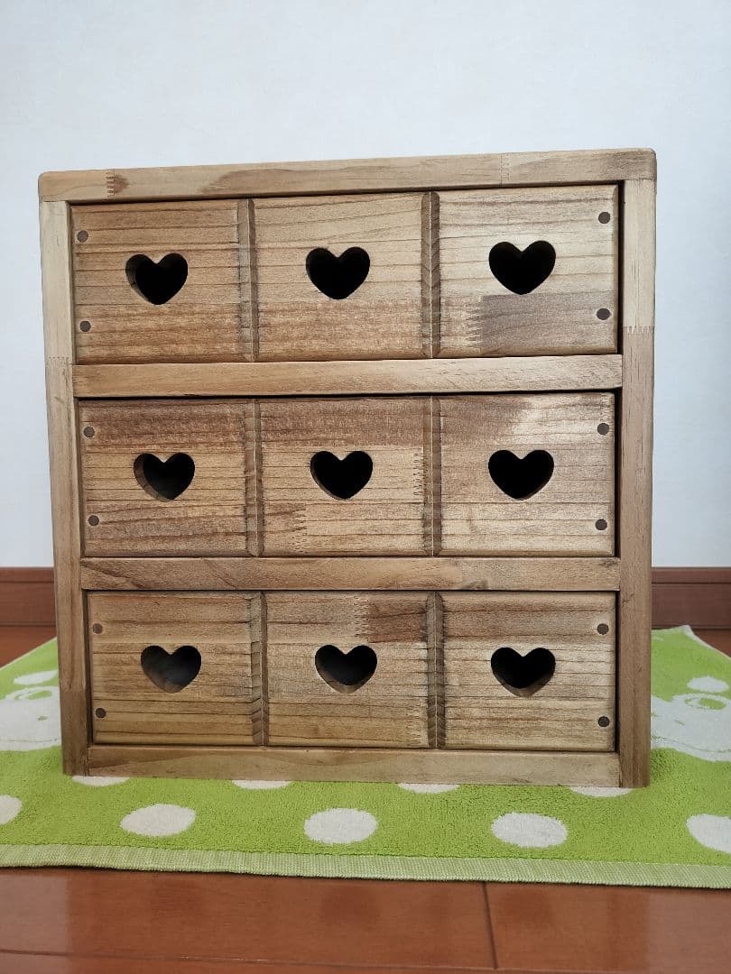 カントリー家具　９ハートの３段チェスト