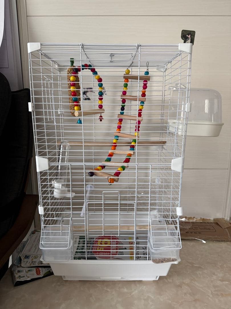 多層鳥かご カラフルな止まり木付き