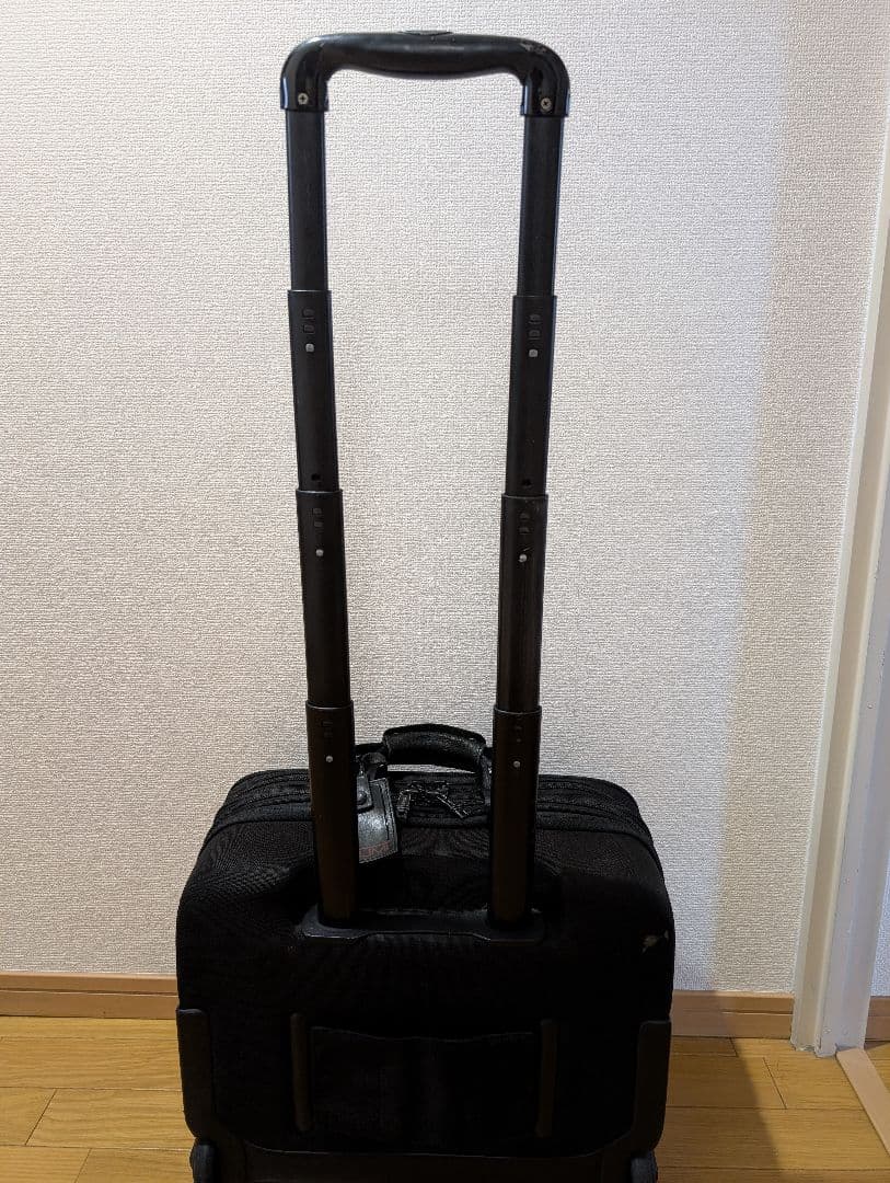 TUMI トゥミ　キャリーケース　2輪　機内持ち込み　拡張　特殊ナイロン　黒