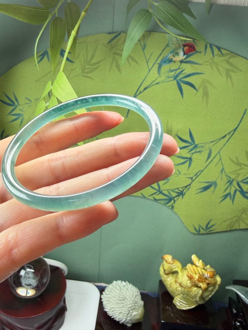 新入荷❣️天然本翡翠　特色雪花綿入り【半山半水】高氷藍水細身バングル　鑑定書付き