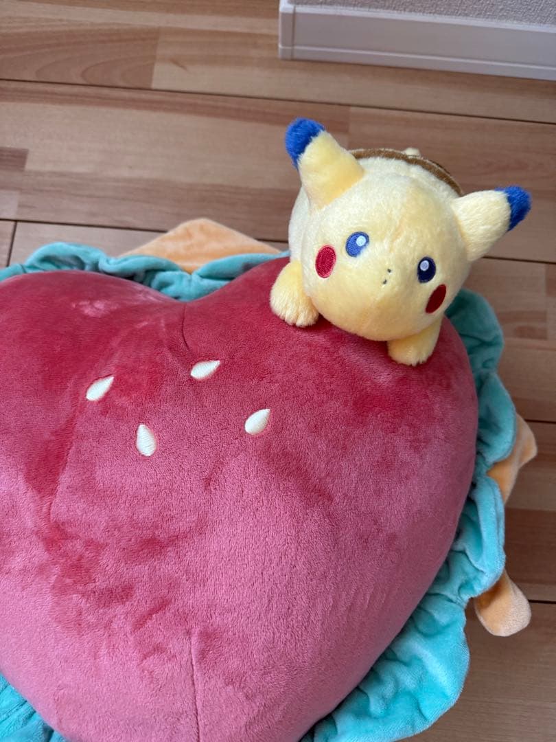 新品★ポケモン★ダイナー★ピカチュウ★ハート型クッション＆エプロン＆マスコット