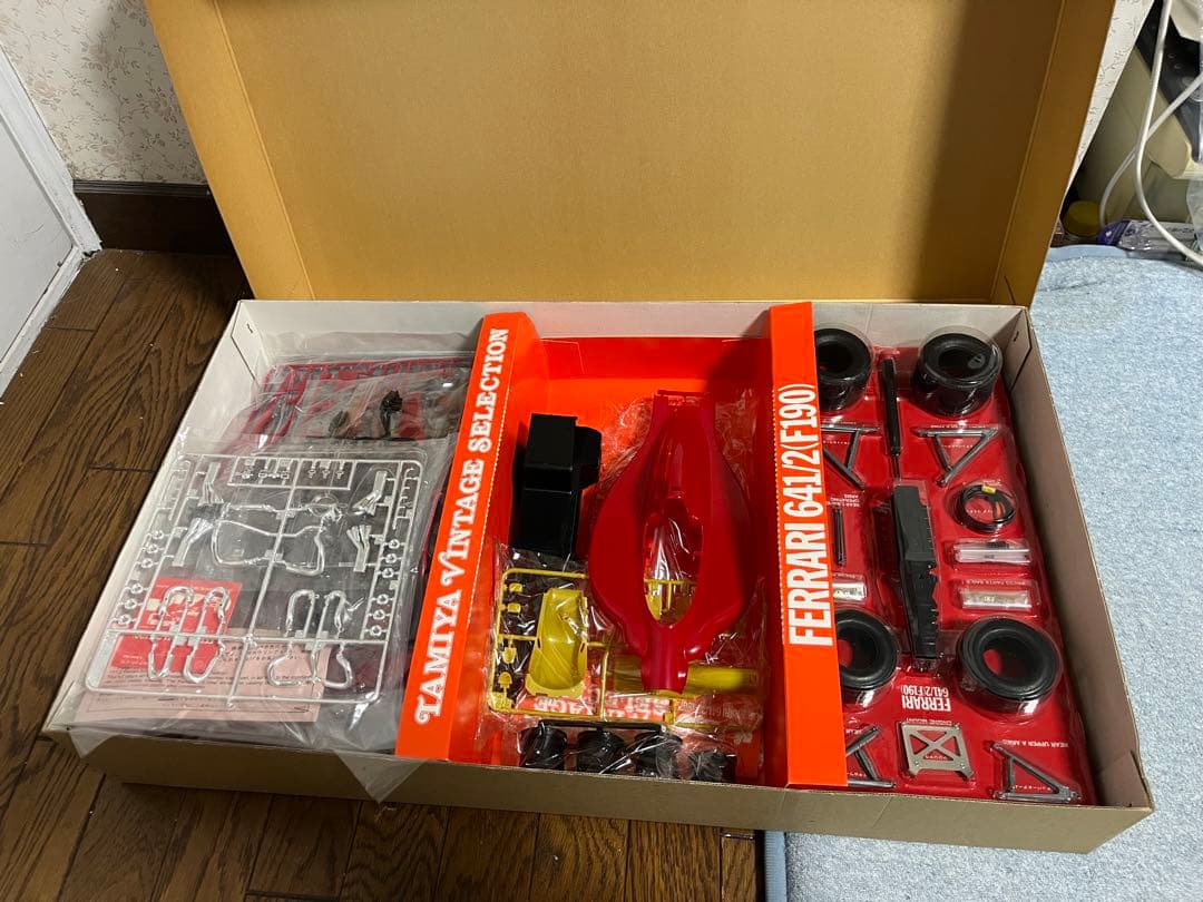 タミヤ　フェラーリ 641/2 (F190) 1/12スケール　未組み立て品