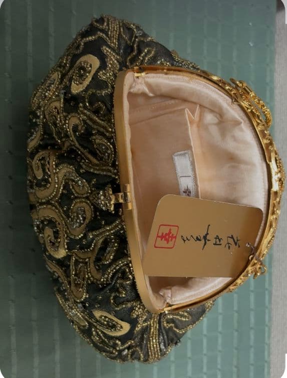 黒金刺繍クラッチバッグ