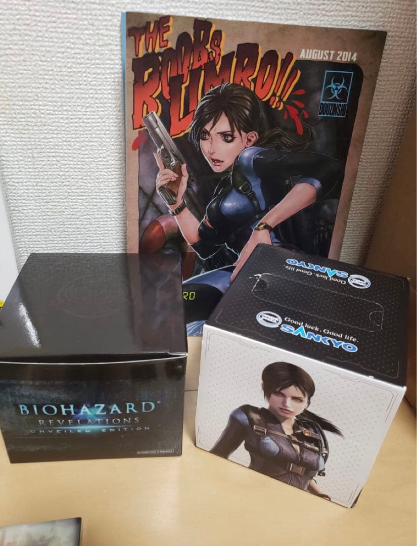 バイオハザード リベレーションズティッシュコミック本ライター時計箱未開封DVD。