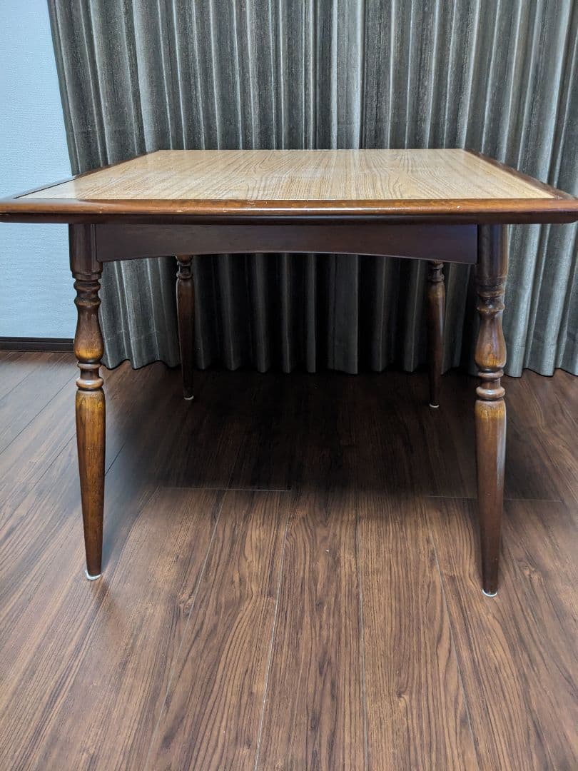 古く味のある木製テーブル 作業台 昭和レトロ アンティーク木製正方形 装飾的な脚