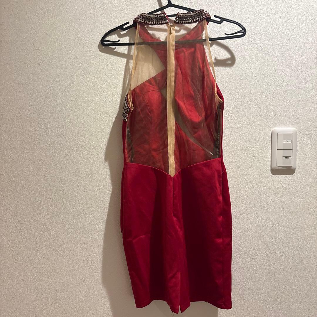 ビジュー付きハイネックレッドドレス