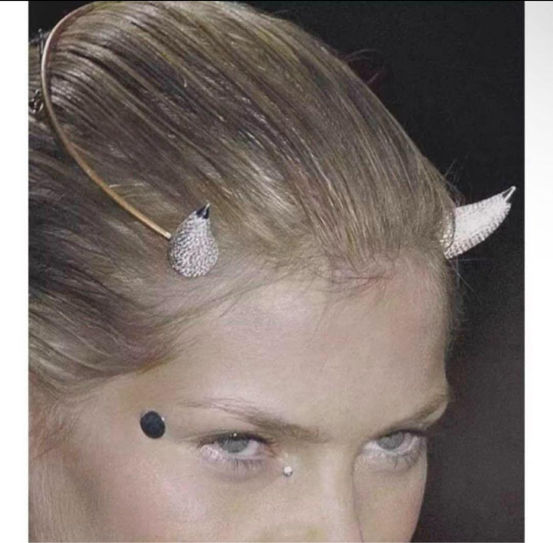 セール中！訳ありお得　ディアマンテホーンティアラ ゴールド オーブ