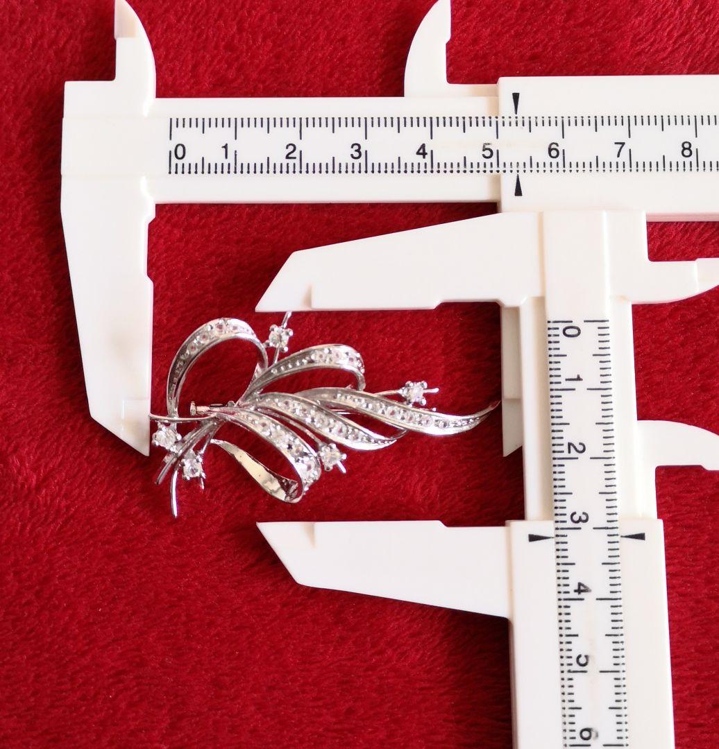 ブローチ 18金ホワイトゴールド製 アールヌーボーフォルム 硝子装飾 A12