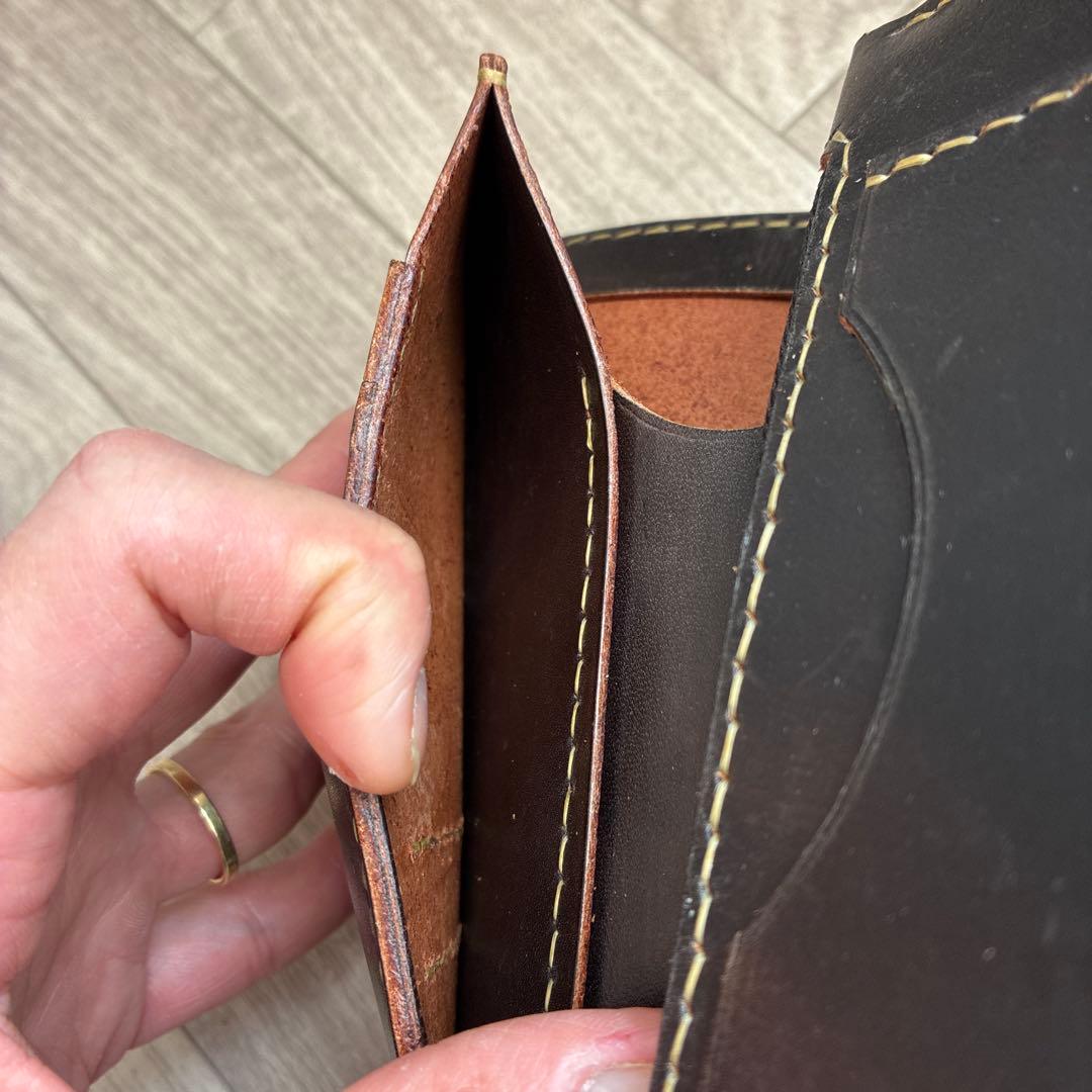 訳あり安値【茶芯ブラック】ミドルトラッカーウォレット　真鍮　お札を折らずに収納